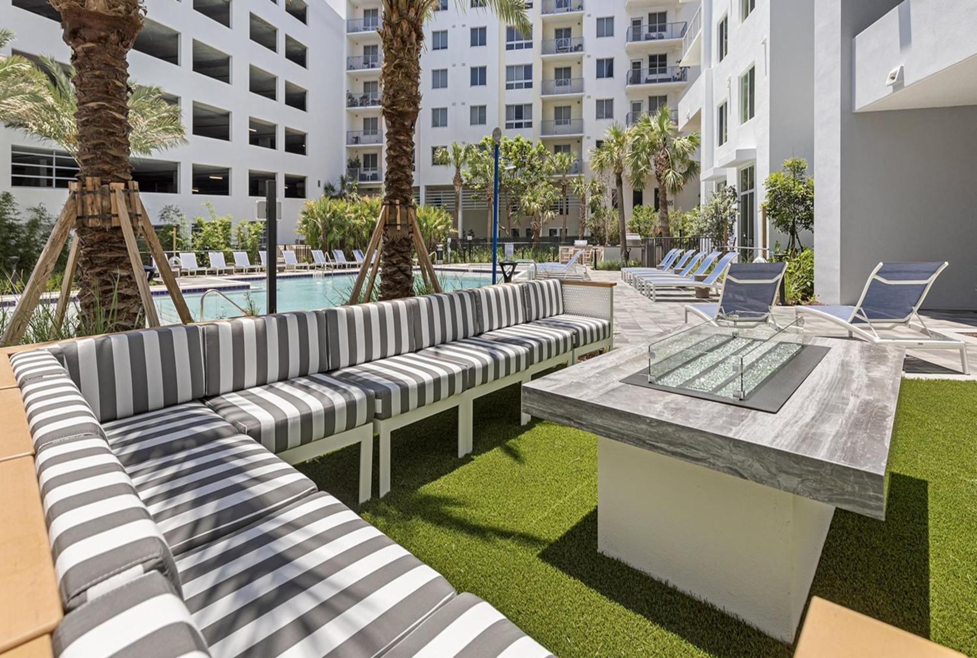 Tortoise One Apartments By Barsala West Palm Beach Exterior photo